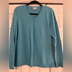 Turquoise Croft & Barrow V-Neck Sweater. Size L.
